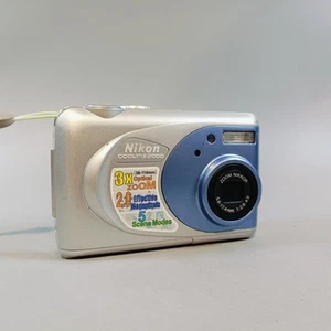 Nikon Digital Camera Coolpix 2000 2.0MP Silver Tested Retro Digital Camera - Picture 1 of 11