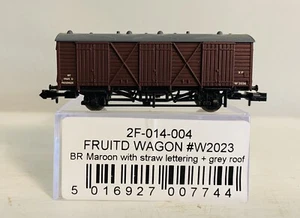 DAPOL 2F-014-004 - 'N' GAUGE 'FRUIT D' WAGON BR MAROON WITH STRAW LETTERING - Picture 1 of 2