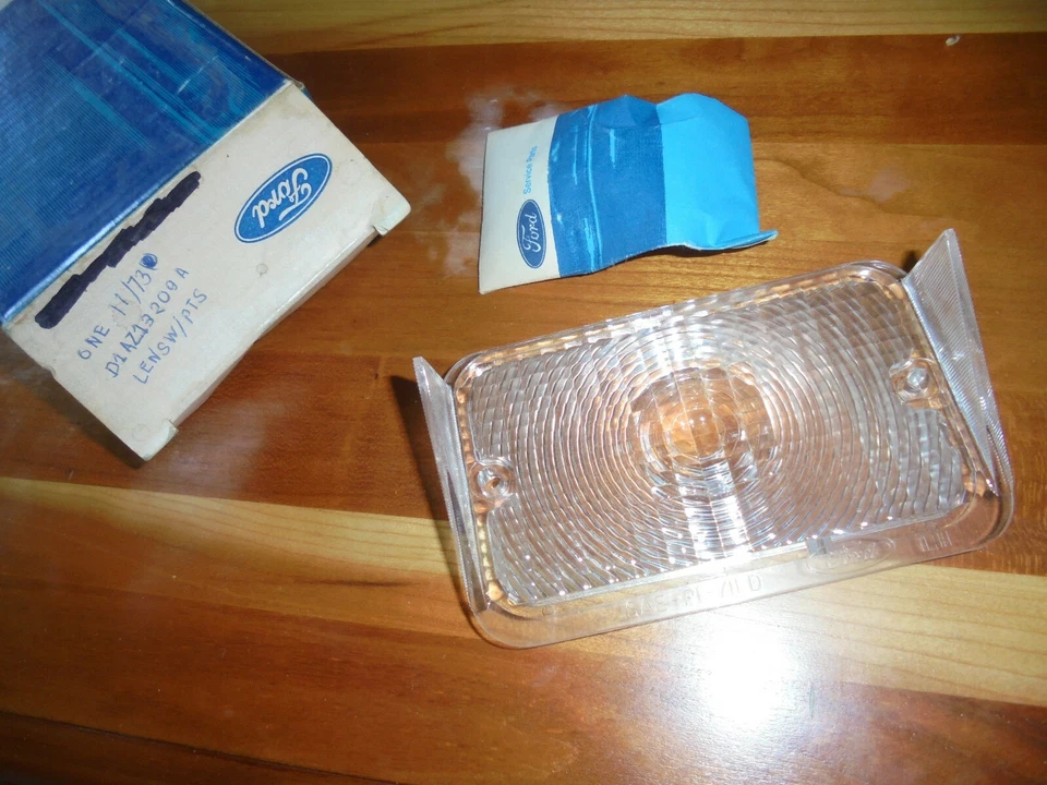 71 72 Ford LTD Galaxie 500 Country Squire Luz de Señal de Estacionamiento Lámpara Lente Nuevo de Lote Original Foto 1 de 1