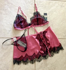 MORGAN TAYLOR 3 piezas Conjunto Lencería M Bralette Falda Tanga Tanga Negro Encaje Rosa - Imagen 1 de 14
