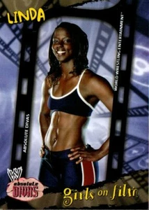 Tarjeta de lucha libre Fleer WWE Absolute Divas 2002 niñas en película #97 Linda - Imagen 1 de 2
