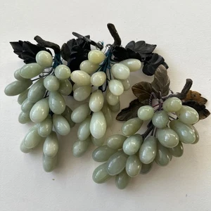 "Lote De Colección De 3 Uvas Racimo Piedra Jade Tallada Natural China Años 60 MCM - Imagen 1 de 10