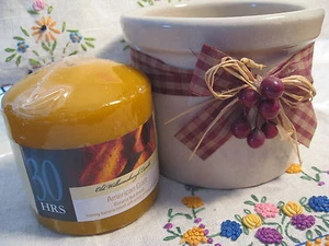 STONEWARE CROCK W/ RIBBON + BERRIES VGC plus 30-HOUR SCENTED PILLARCANDLE in PKG - Picture 1 of 9