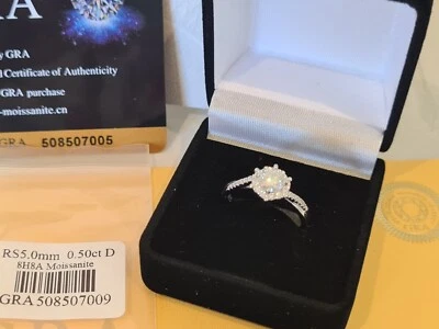925 Silver 0.5 Ct round cut Moissanite engagement ring GRA Certified New in Box - Image 1 of 4