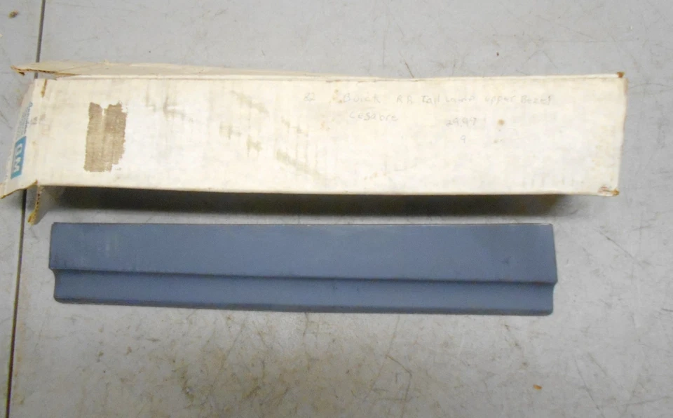 Moldura traseira traseira traseira superior Buick 20124081 NOS GM 1980 1981  - Imagem 1 de 1