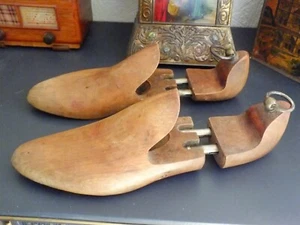Pair Of Vintage Wooden Folding Decorative Cobblers Shoe Lasts - Picture 1 of 5