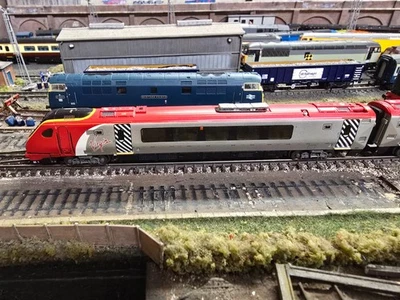 371-675 FARISH N GAUGE CLASS 220 MAIDEN VOYAGER VIRGIN 4 CAR UNIT - Image 1 of 4