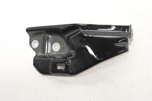 2020 - 2025 CADILLAC XT6 FRONT RIGHT FENDER MOUNT SUPPORT BRACKET OEM BLACK_GB8 - Foto 1 di 12