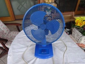 VENTILATORE DA TAVOLO - OSCILLANTE - COLORE BLU - ANNI '80 - VINTAGE - - Foto 1 di 4