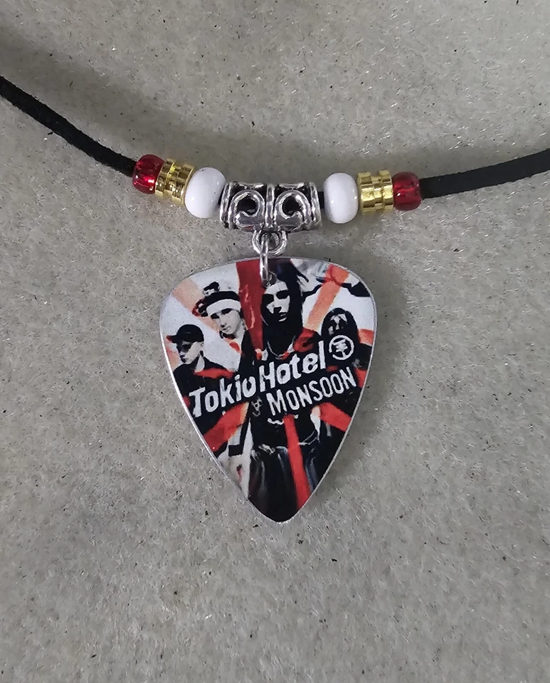Collar de púa de guitarra de aluminio hecho a mano Tokio Hotel Foto 1 de 2