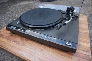 Technics SL Q 2 con accionamiento directo de cuarzo y capó con bisagras metálicas - Imagen 1 de 4