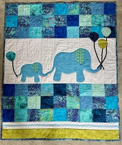 New Handmade Baby Quilt / Play Mat with Elephants appliqué Baby Shower Gift - Picture 1 of 2