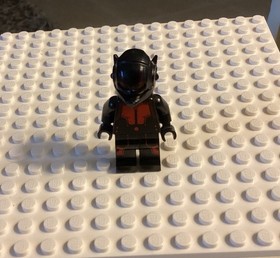 LEGO Marvel Super Heroes Ant-Man Hank Pym Minifigure sh0202 Set 76039