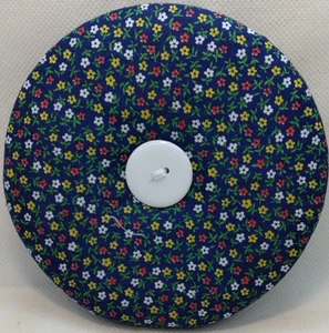 Großer blauer mit weißen, blauen, gelben Blumen und strapazierfähigem Spielkartenhalter - Bild 1 von 2