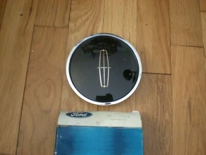 NOS 1983-1989 Lincoln Town Car Wheel Cover Ornament E3VY-1141-A - Bild 1 von 3