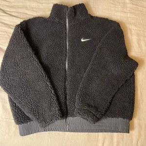 Women’s Nike Swoosh Spellout Deep Pile Sherpa Fleece Large - Picture 1 of 5