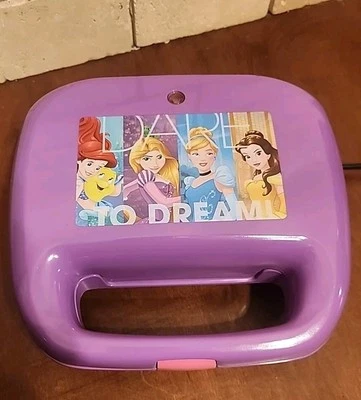 Disney PRINCESA CORONA CASTILLO WAFFLE MAKER ATREVERSE A SOÑAR DP-2 púrpura BELGA L27 Foto 1 de 4