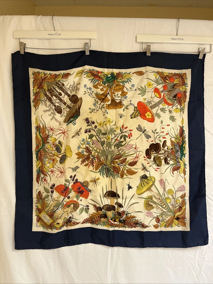 "Bufanda de seda rara GUCCI V. Accornero 34"" de colección insectos flores hongos" Foto 1 de 4