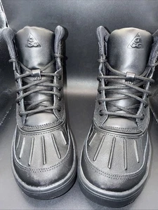 Größe 4Y - Nike Manoa Leather GS "Triple Black", BQ5372-001, Neu mit Karton - Bild 1 von 12