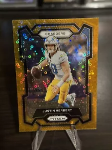 2023 Panini Prizm; Justin Herbert; Orange Disco Prizm n.158 - Foto 1 di 2