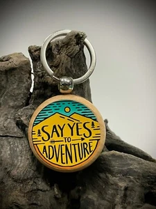 Llavero de madera Yes to Adventure cámper Fob T4 T5 T25 T1 T2 - Imagen 1 de 2
