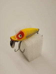 VINTAGE HEDDON MIDGET RIVER RUNT FISHING LURE YELLOW SHORE 2" Long - Picture 1 of 8