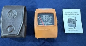 Misuratore di luce GE General Electric Footcandles con custodia tipo 214 manuale - Foto 1 di 12