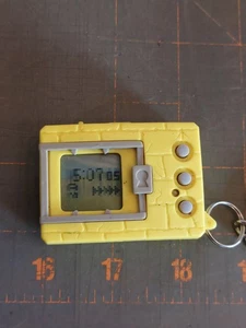 Bandai Vintage Digimon Virtual pet 1997 Yellow Brick - Picture 1 of 3