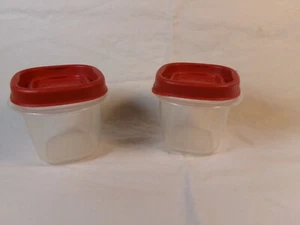 Lot of 2 Vintage Rubbermaid 4 oz Food Containers with Lids - Picture 1 of 4