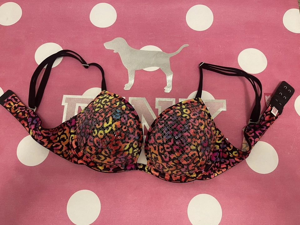 Sujetador push up rosa Victoria's Secret para mujer talla 34A adornado estampado animal Foto 1 de 4