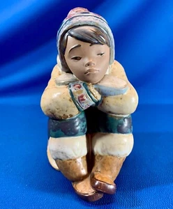LLADRO SITTING ESKIMO BOY THINKING 7.25"H RETIRED 1985 - Picture 1 of 6