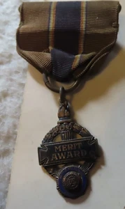 PIN PREMIO AL MÉRITO LEGIÓN AMERICANA PLATA ESTERLINA HJ de colección - Imagen 1 de 3