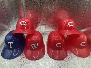 Mini lote de 6 cascos de béisbol vintage Gumball MLB de plástico de venta de los años 80 - Imagen 1 de 8