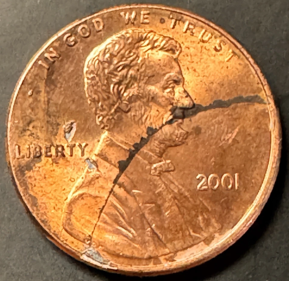Large Obverse Die Crack 2001 Lincoln Cent - Image 1 of 4