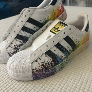 Men’s Adidas Pride Superstar Shoes Size 9 LGBTQ Sneakers Streetwear Splattered - Picture 1 of 16