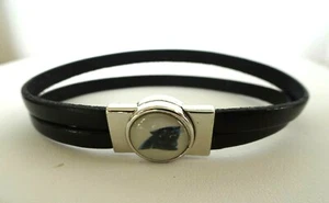 NUOVO BRACCIALE NFL CAROLINA PANTHERS PELLE NERA CHIUSURA MAGNETICA 7 POLLICI - Foto 1 di 4