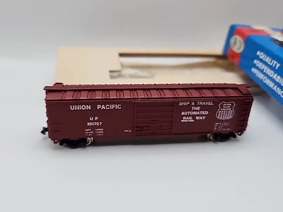 N Scale Con-Cor 0001-01451C UP Union Pacific 50' Panel Door Box Car #201721 - Image 1 of 4