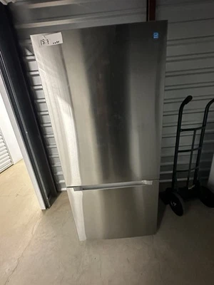 Refrigerador con congelador inferior independiente de 30 pulgadas con 18,7 ft³ ft. Capacidad Foto 1 de 2