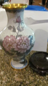 *Florero chino cloisonné esmalte latón 10 1/4" BLANCO Y ROSA FLORAL - Imagen 1 de 5