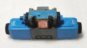 VICKERS DG4V-3-2N-M-FPA4W-D1-H7-60-EN476 DIRECTIONAL CONTROL VALVE w/02-148744 - Picture 1 of 9