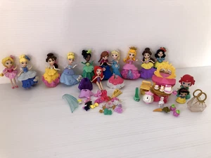 Disney Princess Frozen Little Kingdom Playset Dolls Clothing & Accessories 51 - Foto 1 di 22