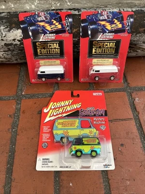 Johnny Lightning Scooby-Doo Mystery Machine 1:64 Diecast Van VW Special Edition - Image 1 of 4