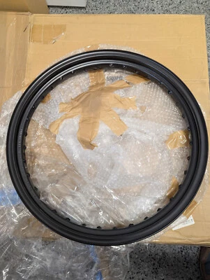 Llanta Triumph Bonneville Scrambler OEM, delantera, 19 x 2,5, 36 radios, negra T2001144 Foto 1 de 4