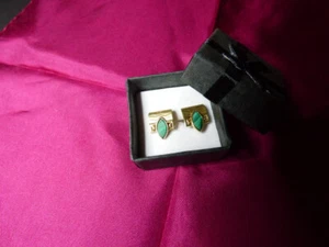 Ohrstecker 10 Karat Gold (375) mit grünem Halbedelstein - Bild 1 von 8