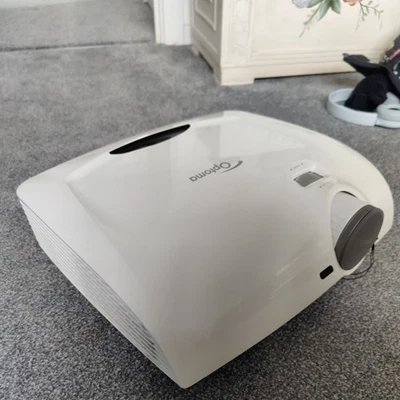 Optoma HD33 DLP Projection Display - Image 1 of 4