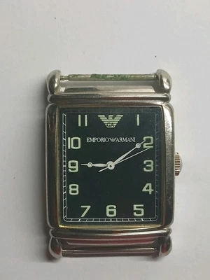 Reloj Hombre Armani Estilo Tanque AR-0206 Batería Funciona En Estado Usado Sin Correa Foto 1 de 4