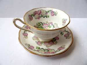 Tazza da tè e piattino Royal Albert Bone China "May Blossom" con piedini bordo oro - Foto 1 di 5