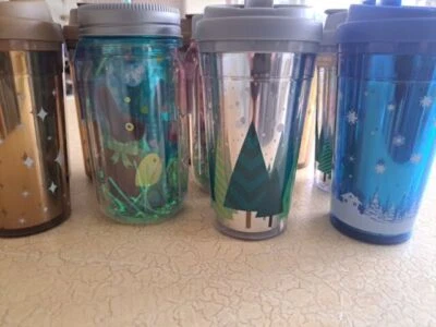 Nuevos regalos por menos de $10. Tazas aislantes, tarros de masón, tazas de café Foto 1 de 4