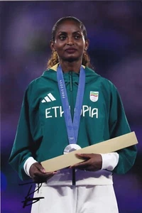 Athletics - Tigst Assefa - Hand Signed 12x8 Inch Photo - London Marathon - COA - Picture 1 of 1