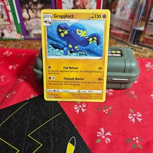 2020 Pokemon Sword & Shield Vivid Voltage 101/185 RARE Grapploct NM - Bild 1 von 2